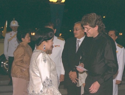 Welcoming HM Queen Sirikij.jpg