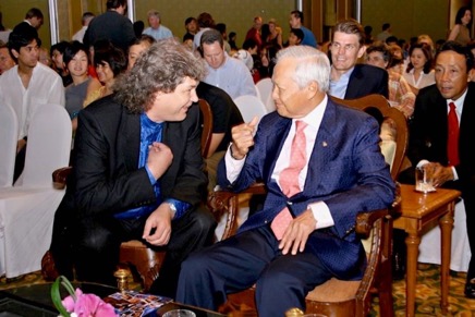 With former Prime Minister, Statesman and President of the Privy Council HE General Prem Tinsulanonda in Bangkok.jpg